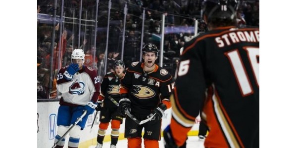 Leo Carlsson hjälper inte laget att slå Colorado Avalanche igen